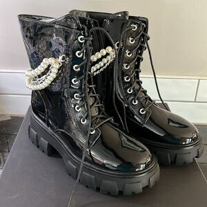 New Jacki Pearl Chain Combat Boots size 10